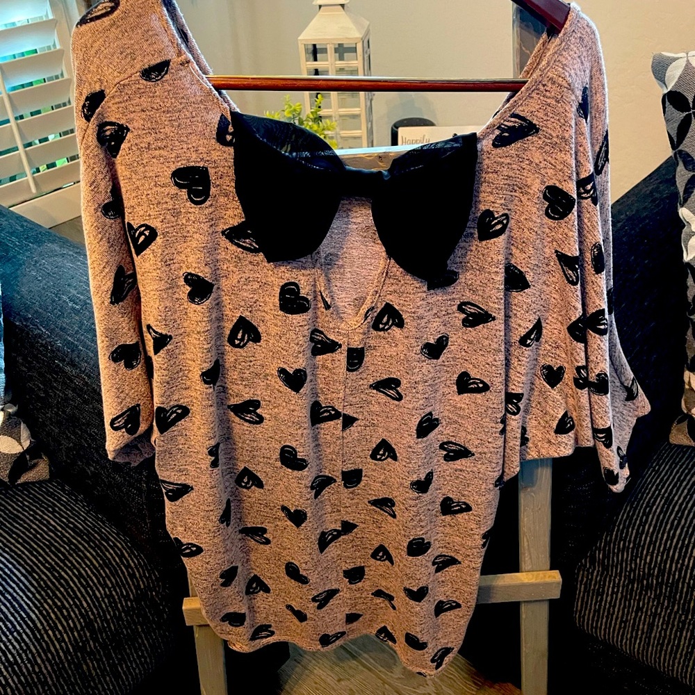 Aaaaaaadorable pink and black top – with black hearts